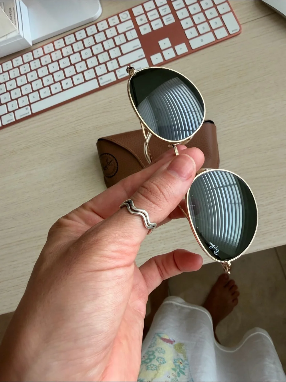 Ray-Ban Round Metal Gold Sunglasses with Green Lenses - Picture 4 of 5